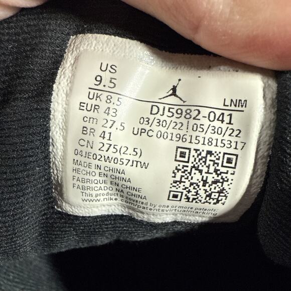 Jordan DJ5982-041 Size 9.5 Retro Black University Blue B5 - Picture 2 of 16